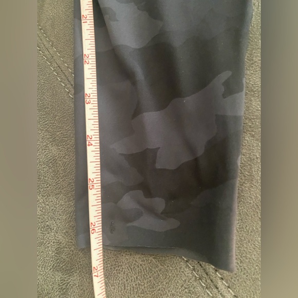 EUC Lululemon Fast & Free Camo leggings 4 - Picture 4 of 8